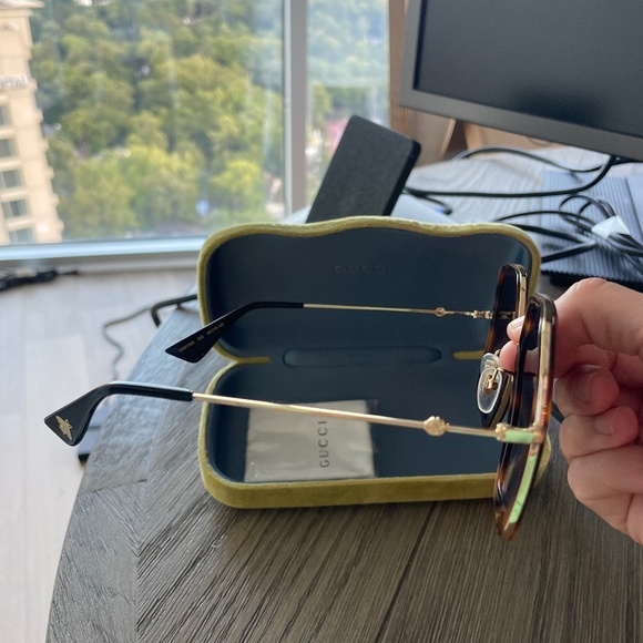 Gucci Tortoiseshell and Gold Sunglasses - Picture 5 of 7